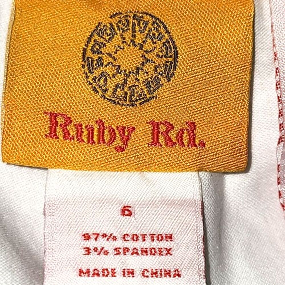 Ruby Rd. White and Red Beaded Capris Size 6 - Picture 4 of 5